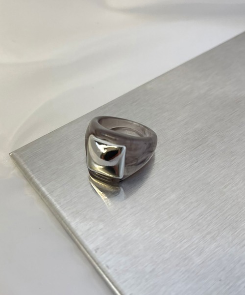 BROTHERHOOD（ブラザーフッド）の「【earyear】フォーマイカボリュームリング シルバー スクエアメタルトップ（リング・レディース・クリア/ブラック/グレー/ホワイト・FREE）」の3枚目の写真