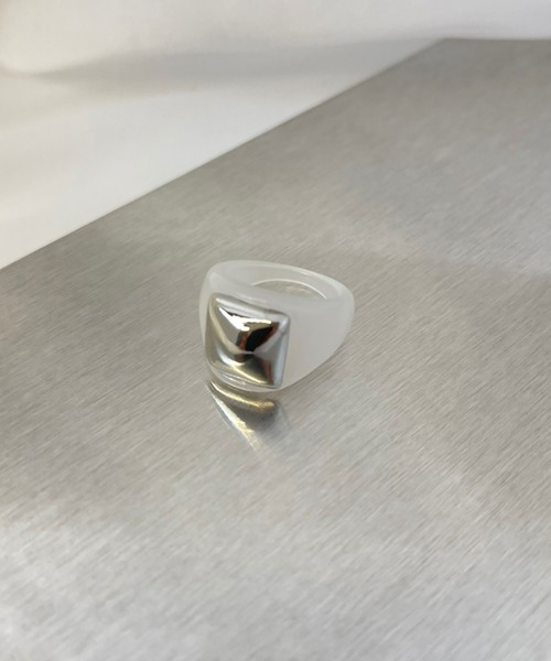 BROTHERHOOD（ブラザーフッド）の「【earyear】フォーマイカボリュームリング シルバー スクエアメタルトップ（リング・レディース・クリア/ブラック/グレー/ホワイト・FREE）」の4枚目の写真