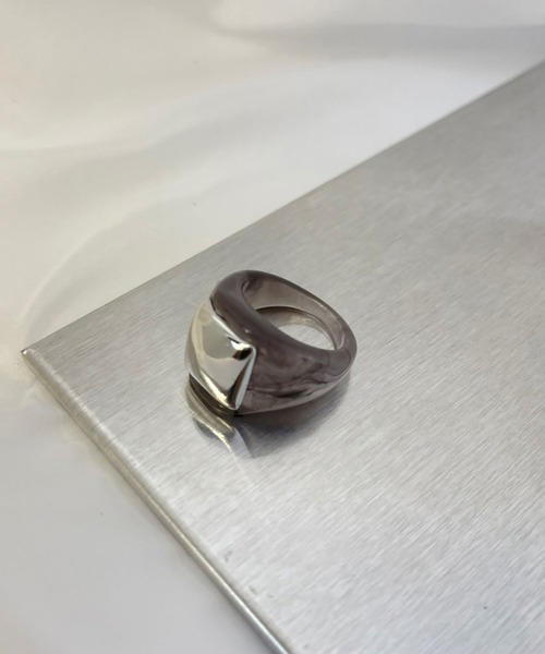 BROTHERHOOD（ブラザーフッド）の「【earyear】フォーマイカボリュームリング シルバー スクエアメタルトップ（リング・レディース・クリア/ブラック/グレー/ホワイト・FREE）」の6枚目の写真