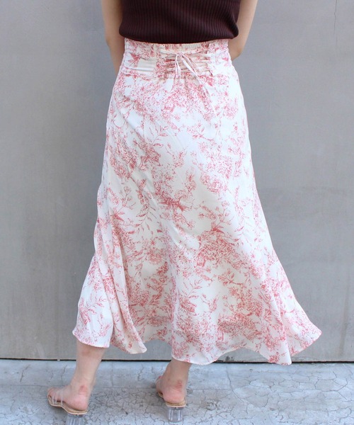 INGNI（イング）の「BACKレースUP花柄マーメイド／スカート（スカート・レディース・ホワイト×レッド/ホワイト×ブルー/ホワイト×グレー・FREE）」の2枚目の写真
