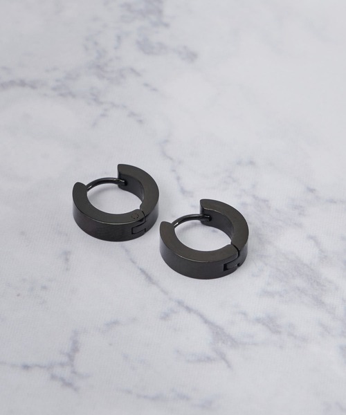 ADPOSION(アドポーション)の「カッティング フープピアス(ピアス(両耳用)・メンズ・ブラック系1/ブラック系2/シルバー系1/シルバー系2・FREE)」の2枚目の写真