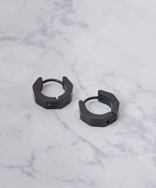 ADPOSION(アドポーション)の「カッティング フープピアス(ピアス(両耳用)・メンズ・ブラック系1/ブラック系2/シルバー系1/シルバー系2・FREE)」の3枚目の写真