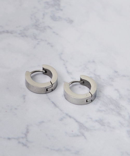 ADPOSION(アドポーション)の「カッティング フープピアス(ピアス(両耳用)・メンズ・ブラック系1/ブラック系2/シルバー系1/シルバー系2・FREE)」の1枚目の写真