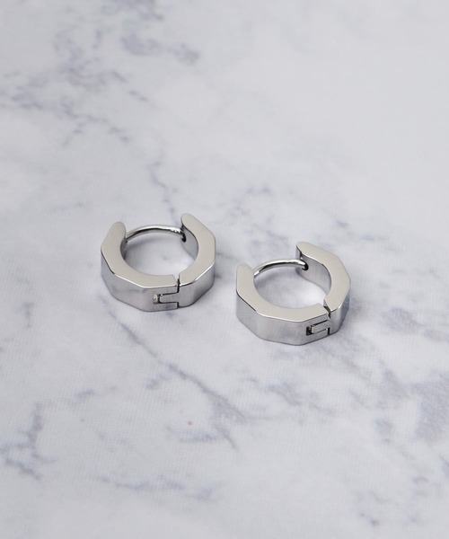 ADPOSION(アドポーション)の「カッティング フープピアス(ピアス(両耳用)・メンズ・ブラック系1/ブラック系2/シルバー系1/シルバー系2・FREE)」の4枚目の写真