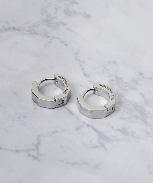 ADPOSION(アドポーション)の「カッティング フープピアス(ピアス(両耳用)・メンズ・ブラック系1/ブラック系2/シルバー系1/シルバー系2・FREE)」の11枚目の写真