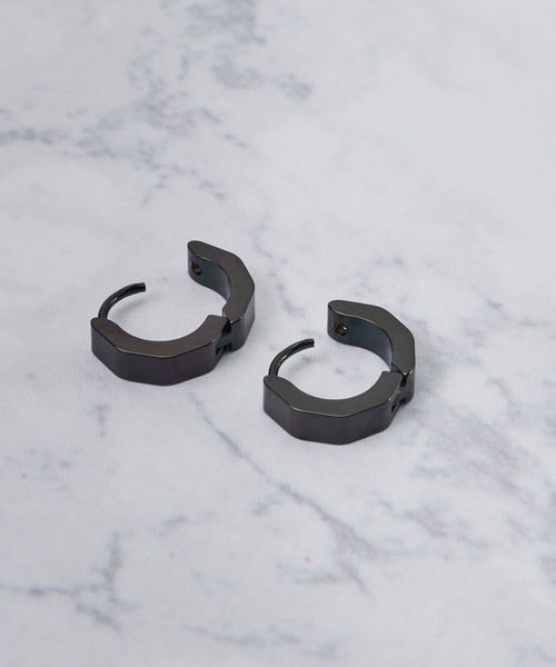 ADPOSION(アドポーション)の「カッティング フープピアス(ピアス(両耳用)・メンズ・ブラック系1/ブラック系2/シルバー系1/シルバー系2・FREE)」の8枚目の写真