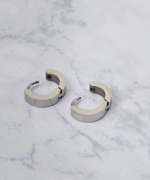 ADPOSION(アドポーション)の「カッティング フープピアス(ピアス(両耳用)・メンズ・ブラック系1/ブラック系2/シルバー系1/シルバー系2・FREE)」の10枚目の写真