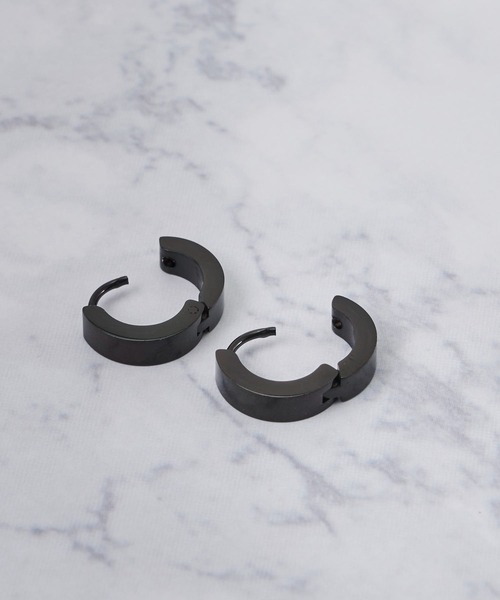 ADPOSION(アドポーション)の「カッティング フープピアス(ピアス(両耳用)・メンズ・ブラック系1/ブラック系2/シルバー系1/シルバー系2・FREE)」の6枚目の写真