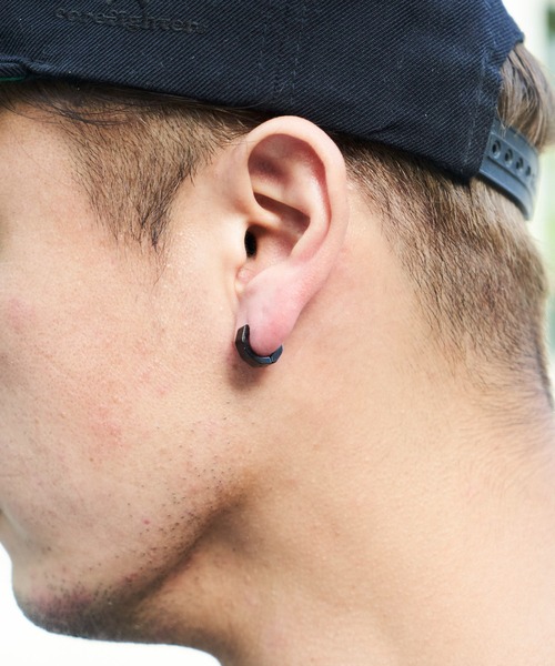 ADPOSION(アドポーション)の「カッティング フープピアス(ピアス(両耳用)・メンズ・ブラック系1/ブラック系2/シルバー系1/シルバー系2・FREE)」の13枚目の写真