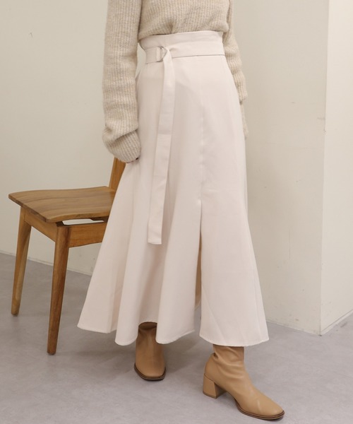 one after another NICE CLAUP（ワンアフターアナザーナイスクラップ）の「【新色追加】スタイルアップが叶う　フロントスリットマーメイドスカート（スカート・レディース・ピンク/アイボリー/ブラック/ブラック系その他・SMALL/MEDIUM）」の2枚目の写真