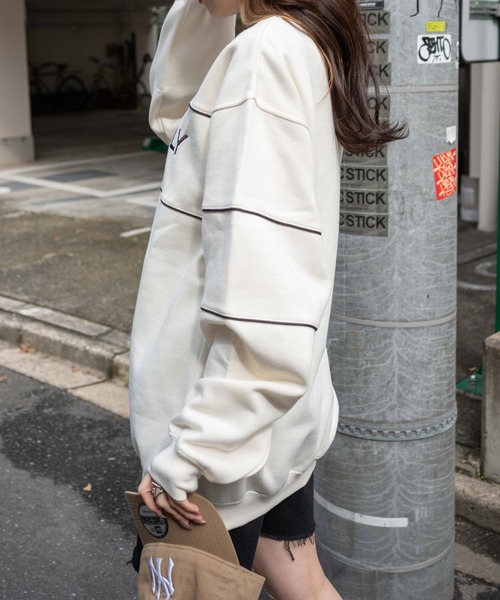 WEGO（ウィゴー）の「WEGO/パイピング裏起毛BIGスウェット（スウェット・レディース・オフホワイト/ネイビー・FREE）」の9枚目の写真