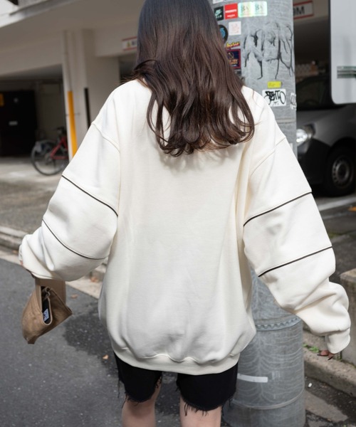 WEGO（ウィゴー）の「WEGO/パイピング裏起毛BIGスウェット（スウェット・レディース・オフホワイト/ネイビー・FREE）」の5枚目の写真