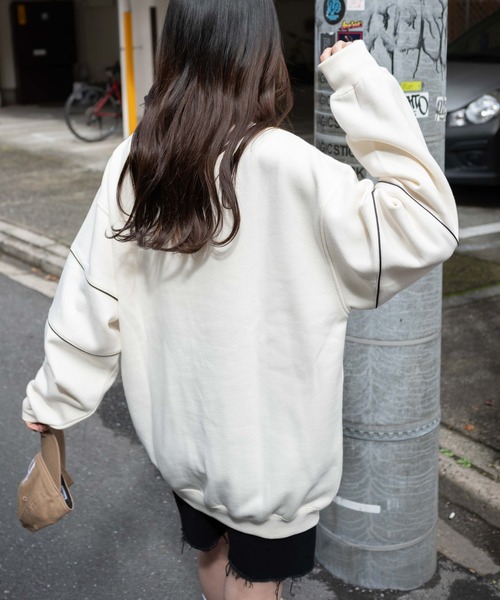 WEGO（ウィゴー）の「WEGO/パイピング裏起毛BIGスウェット（スウェット・レディース・オフホワイト/ネイビー・FREE）」の17枚目の写真