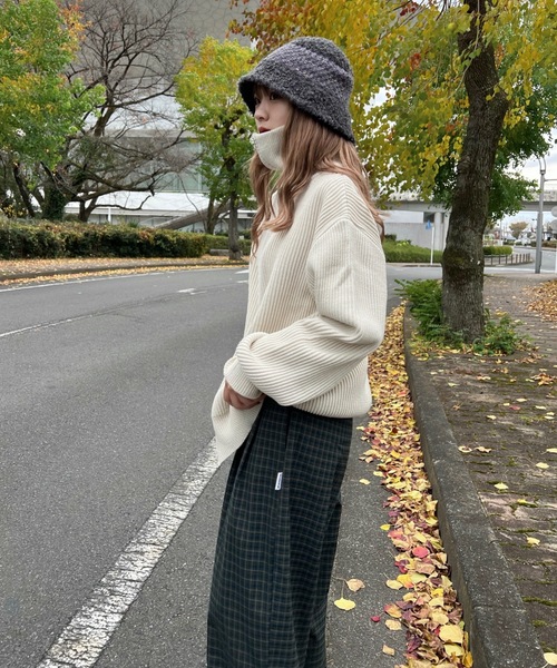shesame タータンチェックストレートパンツ shesame（シーセム）の「ツータックチェックストレートパンツ