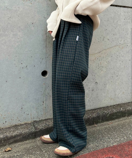 shesame タータンチェックストレートパンツ shesame（シーセム）の「ツータックチェックストレートパンツ