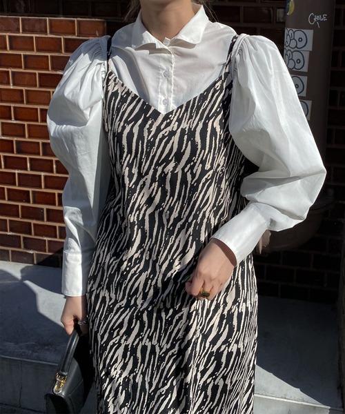 audrey and john wad（オードリーアンドジョンワッド）の「パワーショルダースタンドカラーブラウス -手洗い可-（シャツ/ブラウス・レディース・ブラック/サックスブルー/ホワイト/ベージュ・FREE）」の18枚目の写真