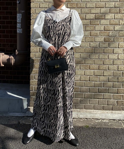 audrey and john wad（オードリーアンドジョンワッド）の「パワーショルダースタンドカラーブラウス -手洗い可-（シャツ/ブラウス・レディース・ブラック/サックスブルー/ホワイト/ベージュ・FREE）」の21枚目の写真