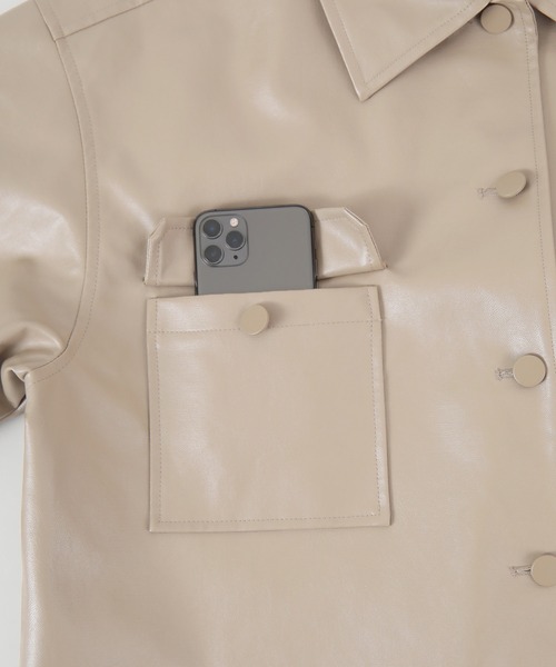 titivate(ティティベイト)の「エコレザーオーバーサイズシャツジャケット(ライダースジャケット・レディース・グレイッシュベージュ/アイボリー/ブラック・S/M)」の15枚目の写真