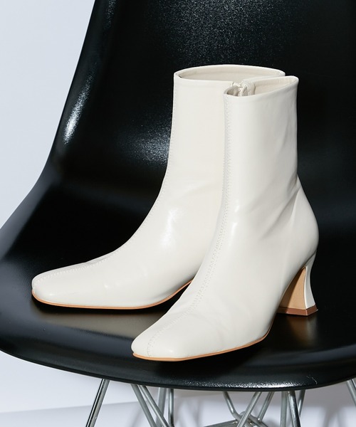 Lui's（ルイス）の「ローヒールスクエアトゥショートブーツ（ブーツ・レディース・ブラック/オフホワイト・24.5cm/23.5cm）」の2枚目の写真