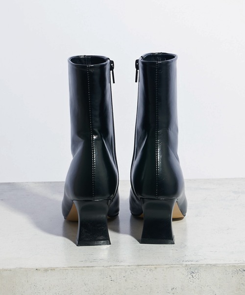 Lui's（ルイス）の「ローヒールスクエアトゥショートブーツ（ブーツ・レディース・ブラック/オフホワイト・24.5cm/23.5cm）」の6枚目の写真