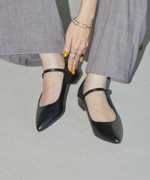 Aunt Marie's(アントマリーズ)の「ストラップポインテッドパンプス(パンプス・レディース・グレー/ベージュ/ブラック・M/L/S)」の15枚目の写真