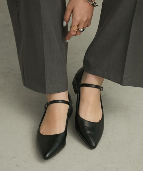 Aunt Marie's(アントマリーズ)の「ストラップポインテッドパンプス(パンプス・レディース・グレー/ベージュ/ブラック・M/L/S)」の22枚目の写真