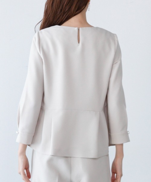 M.deux（エムドゥ）の「ペプラムブラウス（シャツ/ブラウス・レディース・ベージュ/ネイビー・MEDIUM）」の8枚目の写真