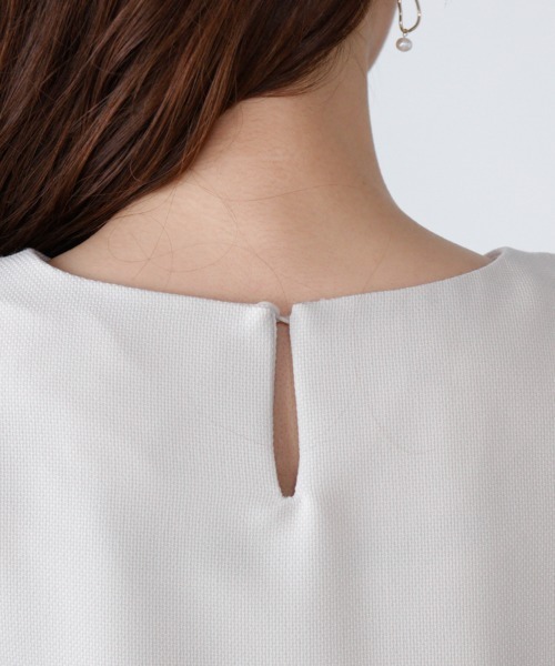 M.deux（エムドゥ）の「ペプラムブラウス（シャツ/ブラウス・レディース・ベージュ/ネイビー・MEDIUM）」の11枚目の写真