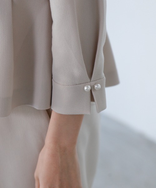 M.deux（エムドゥ）の「ペプラムブラウス（シャツ/ブラウス・レディース・ベージュ/ネイビー・MEDIUM）」の12枚目の写真