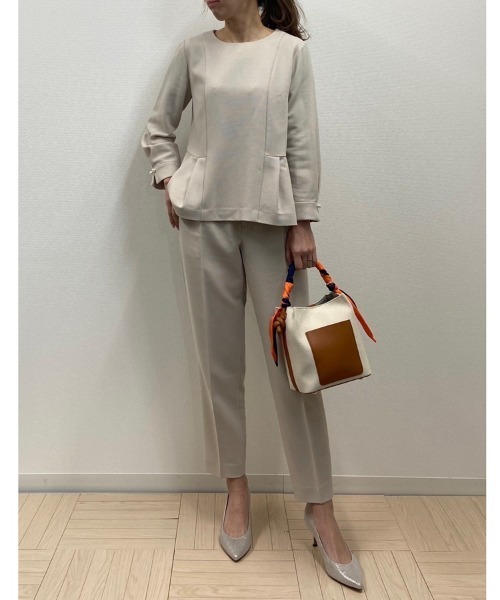 M.deux（エムドゥ）の「ペプラムブラウス（シャツ/ブラウス・レディース・ベージュ/ネイビー・MEDIUM）」の16枚目の写真