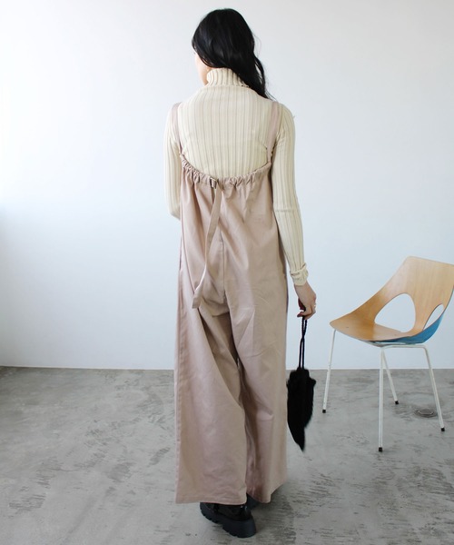 GeeRA(ジーラ)の「ギャザーデザインワイドサロペット(サロペット/オーバーオール・レディース・ブラック/ライトベージュ・LARGE/MEDIUM)」の8枚目の写真