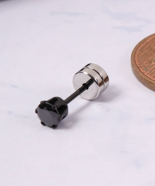 Zanipolo Terzini(ザニポロタルツィーニ)の「Zanipolo Terzini レギュラーステンレスピアス(ピアス(片耳用)・メンズ・シルバー系その他2/ピンクゴールド/シルバー×ブルー/ブラック系その他2/ゴールド系その他/シルバー×キュービック/シルバー系その他4/イエローゴールド/シルバー系/ブルー/ゴールド系その他2/ゴールド系/ブラック系その他3/シルバー系その他/シルバー×ブラック/ゴールド系その他3/シルバー/ブラック系その他4/ブラック/ブラック系その他/ゴールド系1/シルバー系その他3/シルバー×ブラックキュービック/シルバー系1・FREE)」の5枚目の写真