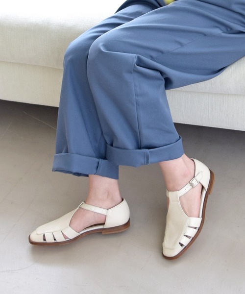 PASCUCCI（パスクッチ）の「【PASCUCCI】ソフトスクエアトウグルカシューズ(D32202)（サンダル・レディース・アイボリー/ブラック・36/37/38/39）」の2枚目の写真