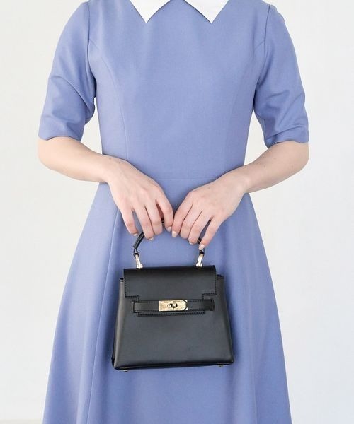 mysty woman（ミスティウーマン）の「【黒田真友香さんコラボ】ベルテッドBAG 193675（ショルダーバッグ・レディース・ブラック/ブラウン系・FREE）」の2枚目の写真