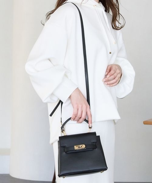 mysty woman（ミスティウーマン）の「【黒田真友香さんコラボ】ベルテッドBAG 193675（ショルダーバッグ・レディース・ブラック/ブラウン系・FREE）」の3枚目の写真