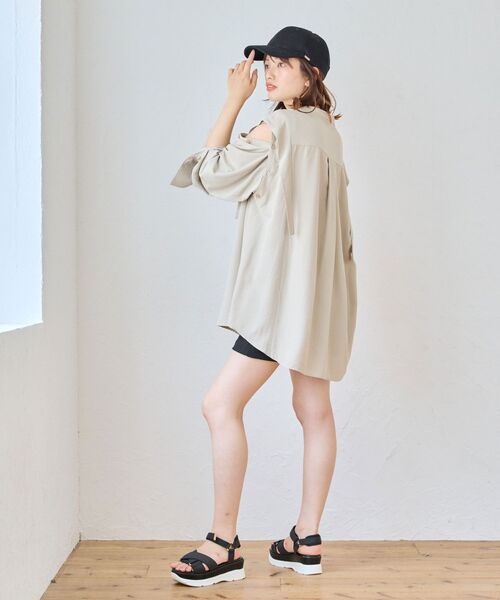 MAJESTIC LEGON(マジェスティックレゴン)の「2way肩あきレディシャツ(シャツ/ブラウス・レディース・オフホワイト/ブルー/ベージュ/グリーン/グリーン系その他・MEDIUM)」の14枚目の写真