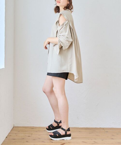 MAJESTIC LEGON(マジェスティックレゴン)の「2way肩あきレディシャツ(シャツ/ブラウス・レディース・オフホワイト/ブルー/ベージュ/グリーン/グリーン系その他・MEDIUM)」の15枚目の写真