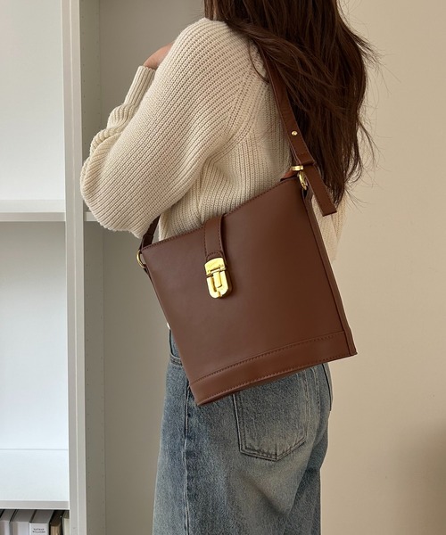 ゴールドバックルスクエアショルダーバッグ（トートバッグ）｜cream