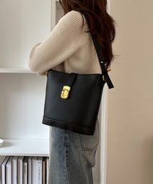 ゴールドバックルスクエアショルダーバッグ