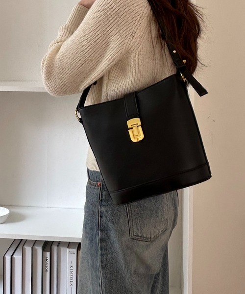 ゴールドバックルスクエアショルダーバッグ（トートバッグ）｜cream