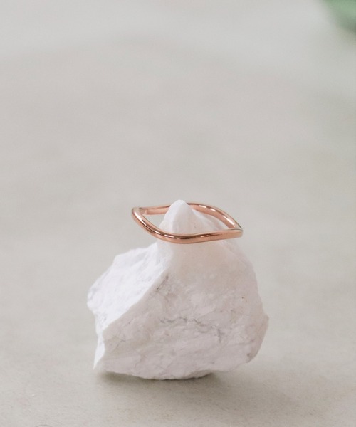 Three Four Time（ｽﾘｰﾌｫｰﾀｲﾑ）の「プレーンウェーブリング＃11（サージカルステンレス316L）（リング・レディース・シルバー/ピンクゴールド/ゴールド・#11）」の3枚目の写真