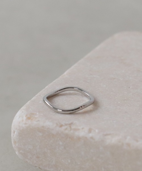 Three Four Time（ｽﾘｰﾌｫｰﾀｲﾑ）の「プレーンウェーブリング＃11（サージカルステンレス316L）（リング・レディース・シルバー/ピンクゴールド/ゴールド・#11）」の5枚目の写真