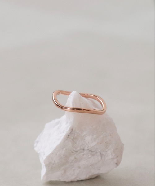 Three Four Time（ｽﾘｰﾌｫｰﾀｲﾑ）の「プレーンウェーブリング＃11（サージカルステンレス316L）（リング・レディース・シルバー/ピンクゴールド/ゴールド・#11）」の7枚目の写真
