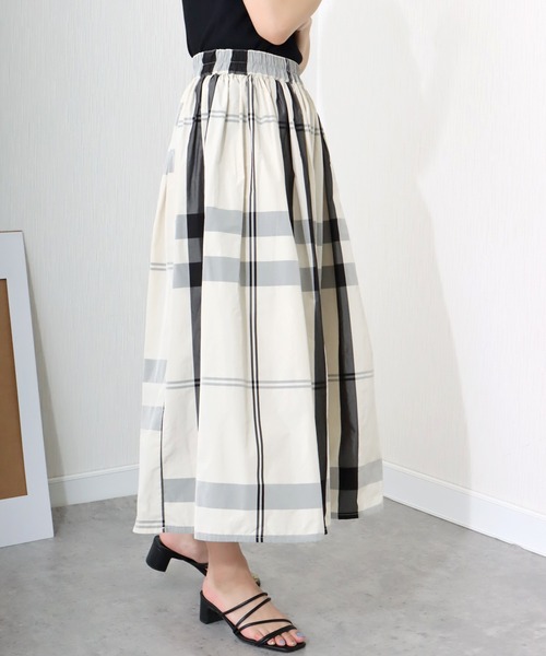 libelle more（リベル モア）の「《洗える》ビッグチェック柄ロングフレアースカート（スカート・レディース・ネイビー/アイボリー/ブラック・M/L）」の2枚目の写真