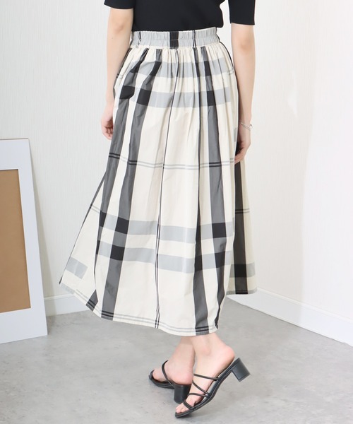 libelle more（リベル モア）の「《洗える》ビッグチェック柄ロングフレアースカート（スカート・レディース・ネイビー/アイボリー/ブラック・M/L）」の9枚目の写真