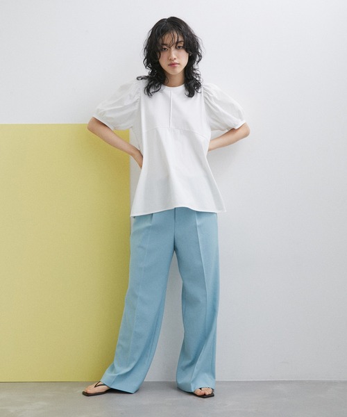 ADAM ET ROPE'(アダムエロペ)の「【サステナブル・WEB限定】ペプラムギャザースリーブプルオーバー(Tシャツ/カットソー・レディース・オフホワイト/ブラック/サックスブルー・FREE)」の6枚目の写真