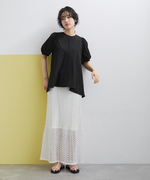 ADAM ET ROPE'(アダムエロペ)の「【サステナブル・WEB限定】ペプラムギャザースリーブプルオーバー(Tシャツ/カットソー・レディース・オフホワイト/ブラック/サックスブルー・FREE)」の19枚目の写真