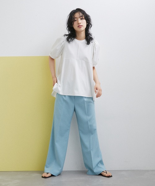 ADAM ET ROPE'(アダムエロペ)の「【サステナブル・WEB限定】ペプラムギャザースリーブプルオーバー(Tシャツ/カットソー・レディース・オフホワイト/ブラック/サックスブルー・FREE)」の21枚目の写真