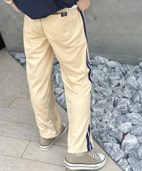 Java(ジャバ)の「《JaVa ジャバコラボ》ジャージ素材ダブルライン オーバーサイズ トラックパンツ(セットアップ可能)(スウェットパンツ・レディース・カーキ系/ブラウン/ブラック/アイボリー/ブルー・X-SMALL/LARGE/MEDIUM/SMALL/X-LARGE)」の19枚目の写真