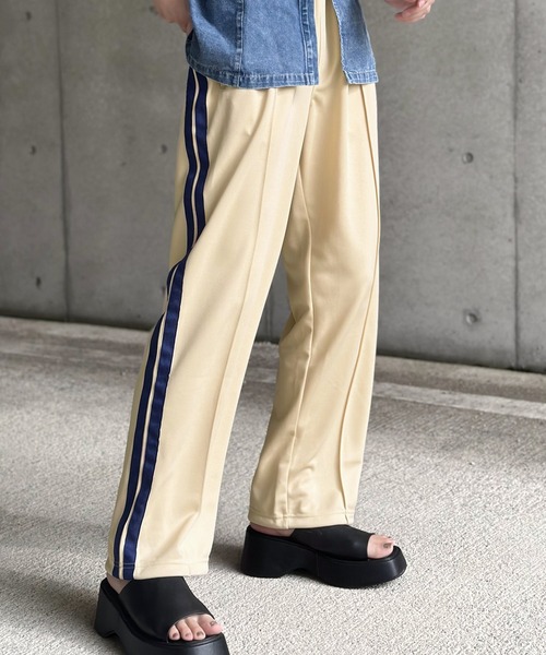 Java(ジャバ)の「《JaVa ジャバコラボ》ジャージ素材ダブルライン オーバーサイズ トラックパンツ(セットアップ可能)(スウェットパンツ・レディース・カーキ系/ブラウン/ブラック/アイボリー/ブルー・X-SMALL/LARGE/MEDIUM/SMALL/X-LARGE)」の17枚目の写真